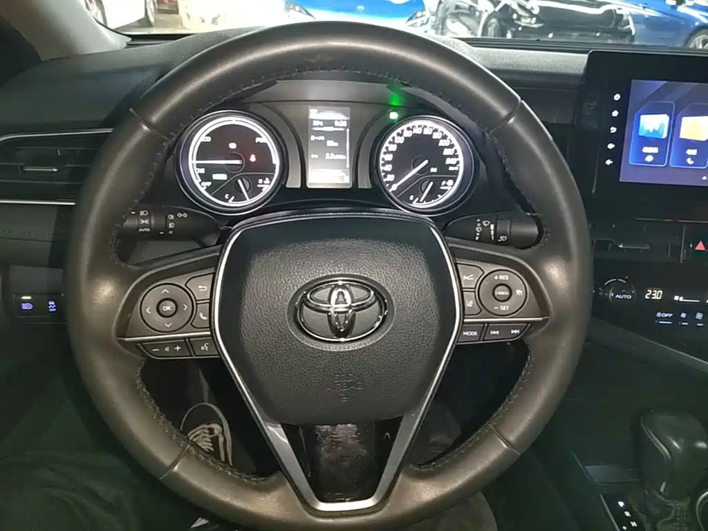 Toyota Camry — миниатюра 11