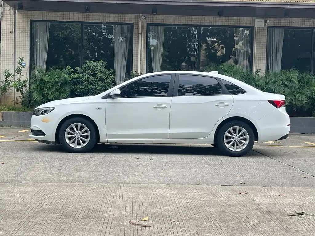Buick Excelle — миниатюра 9