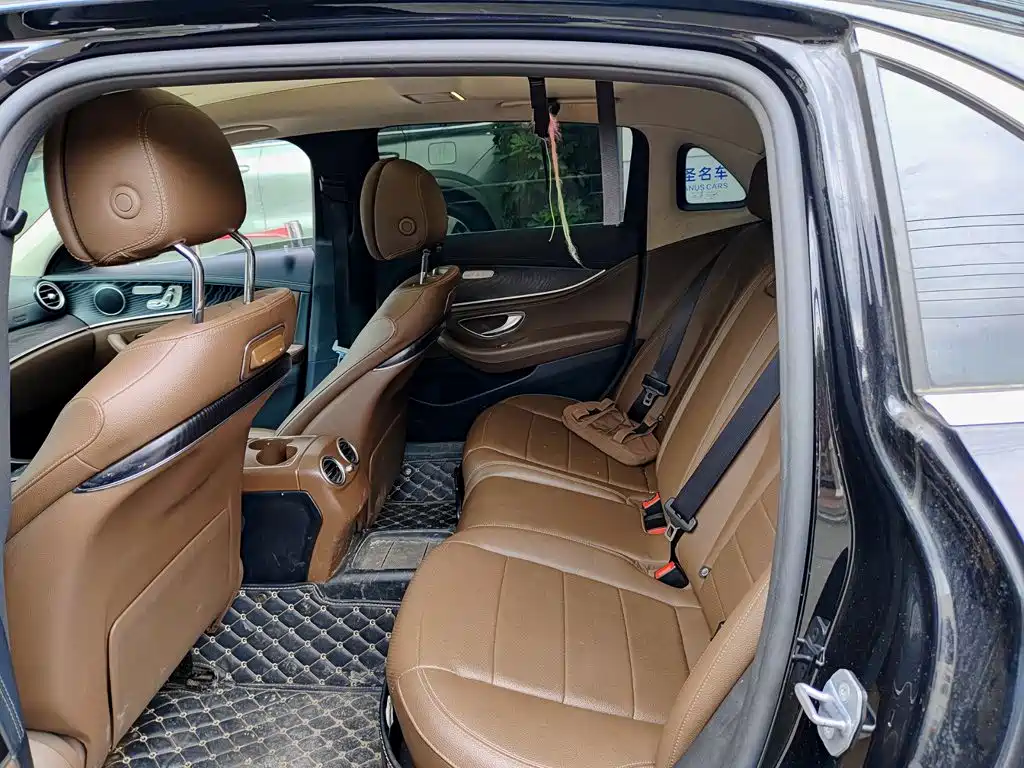 Mercedes-Benz E-Class — миниатюра 8