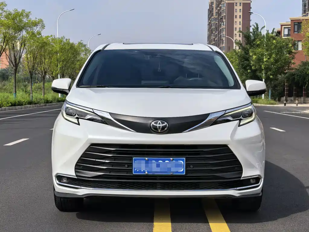 Toyota Sienna — миниатюра 18