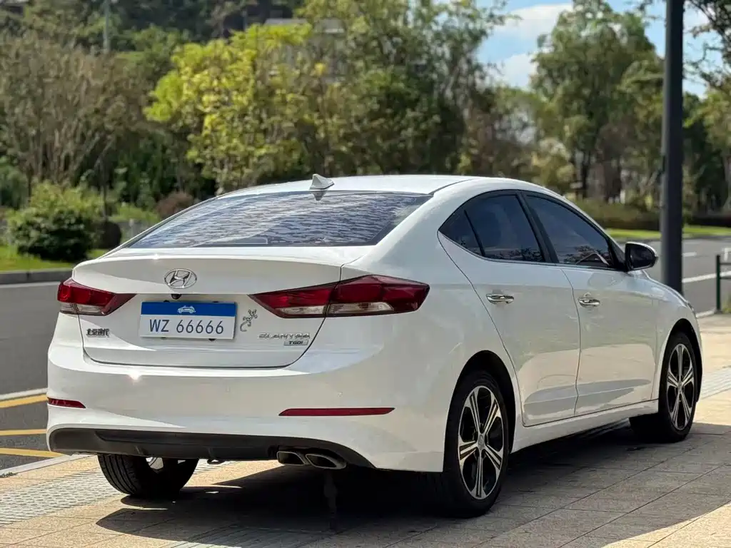 Hyundai Elantra — миниатюра 13
