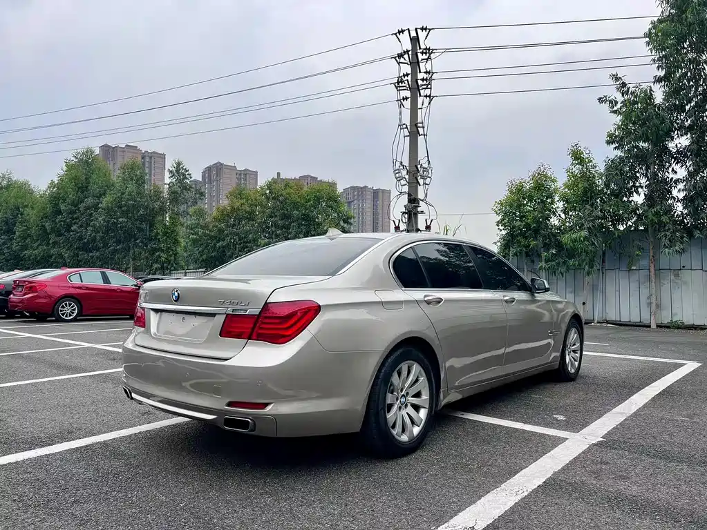 BMW 7 Series — миниатюра 4