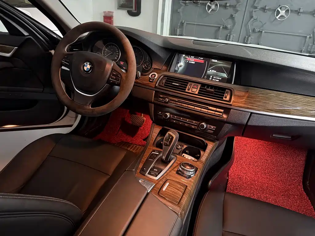 BMW 5 Series — миниатюра 9