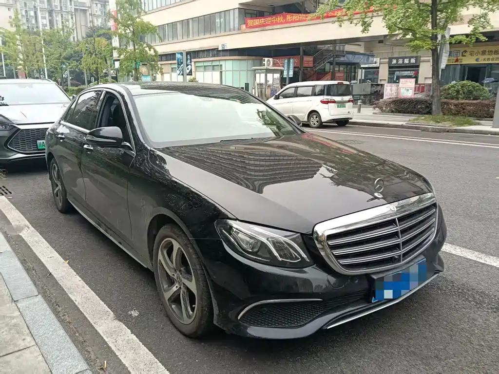 Mercedes-Benz E-Class — миниатюра 2