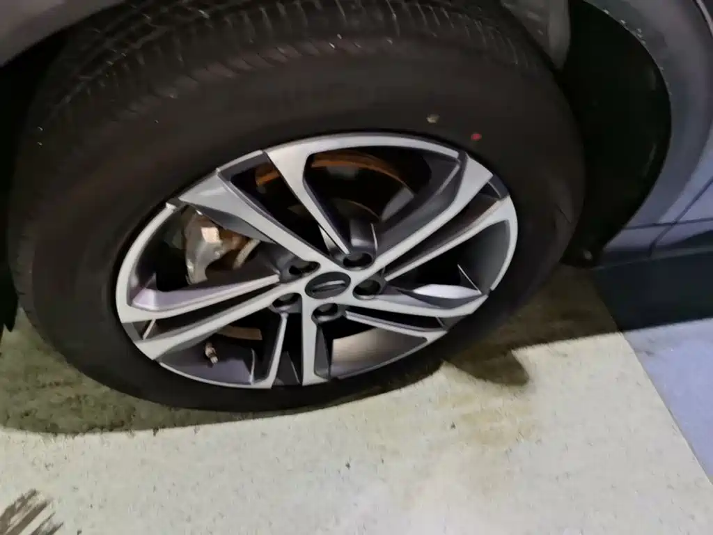 Geely Binyue — миниатюра 23