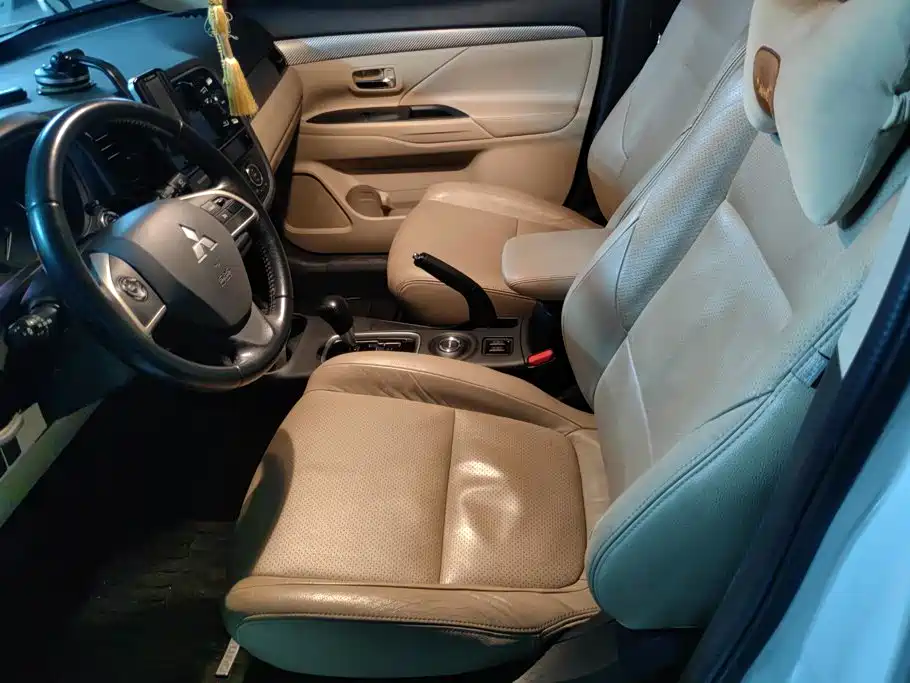 Mitsubishi Outlander (Import) — миниатюра 9