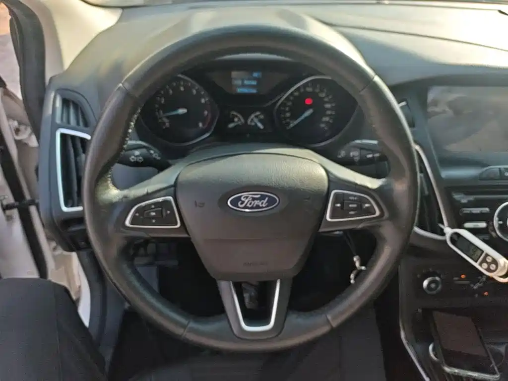 Ford Focus — миниатюра 11
