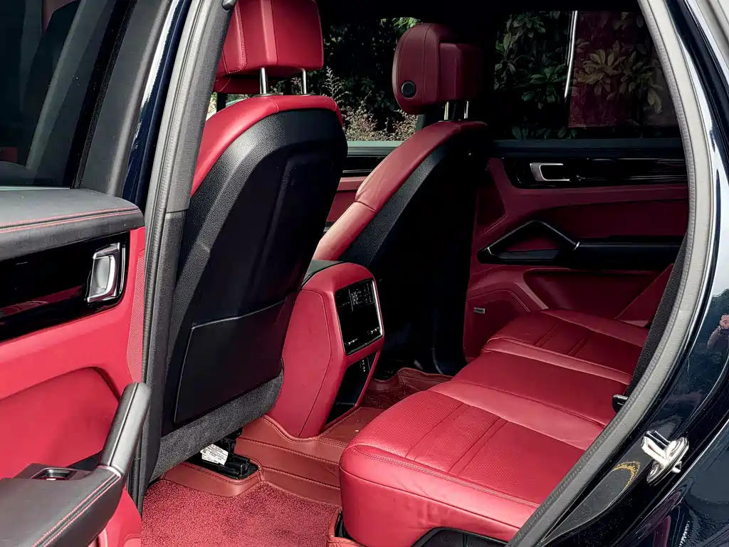 Porsche Cayenne — миниатюра 8