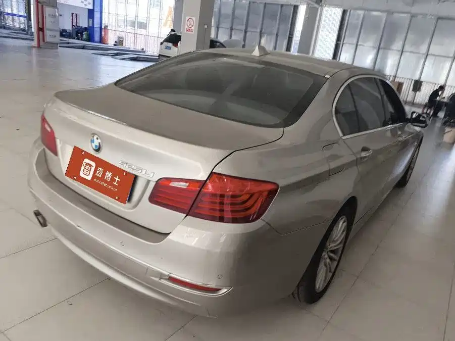 BMW 5 Series — миниатюра 4