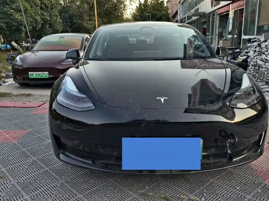 Tesla Model 3 — миниатюра 2