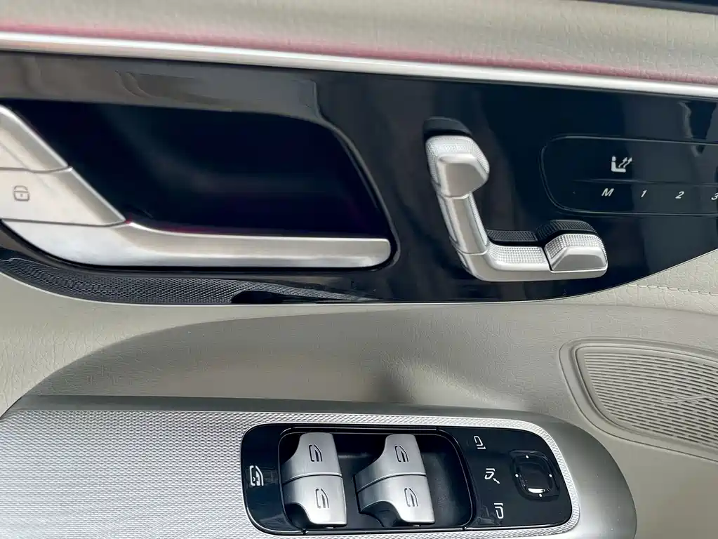 Mercedes-Benz EQE SUV — миниатюра 27