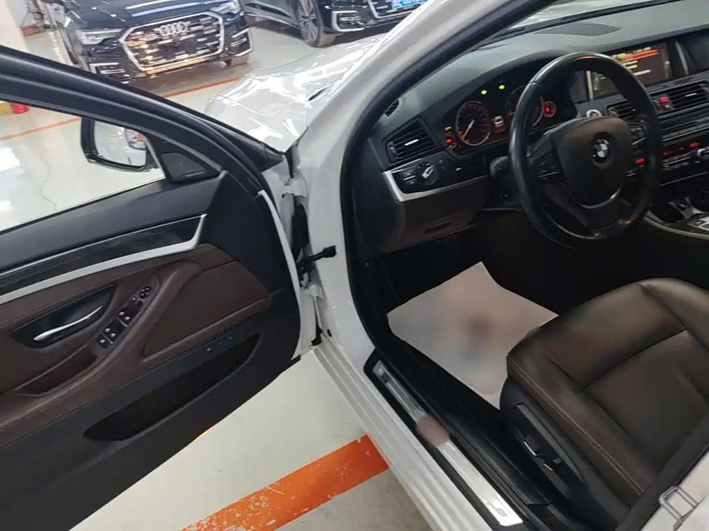 BMW 5 Series — миниатюра 16