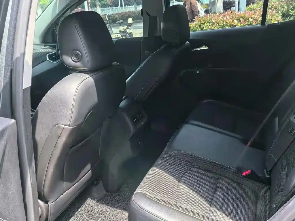 Chevrolet Equinox — миниатюра 5