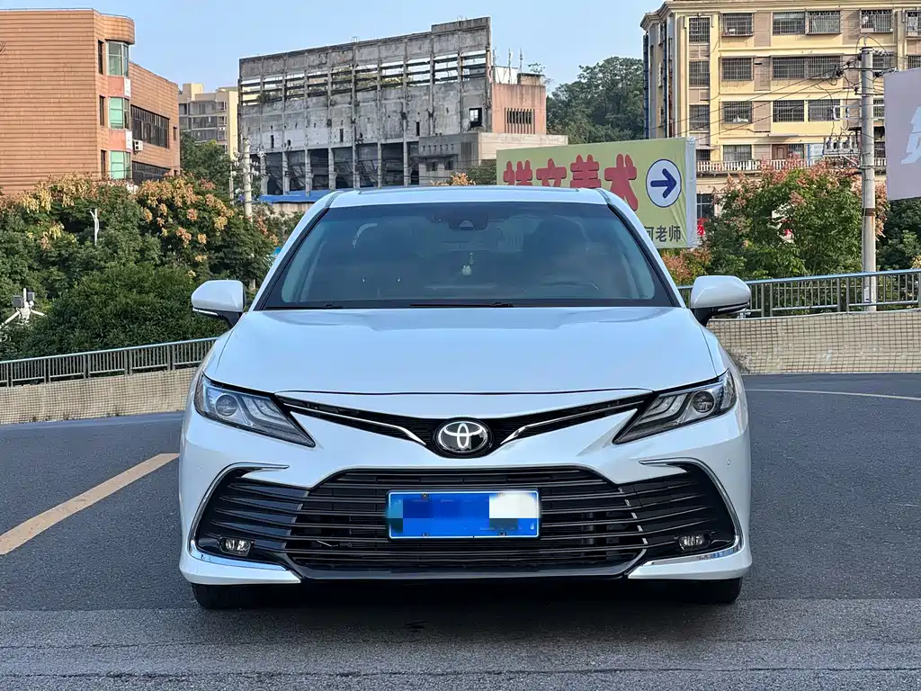 Toyota Camry — миниатюра 2