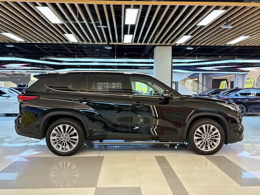TOYOTA HIGHLANDER