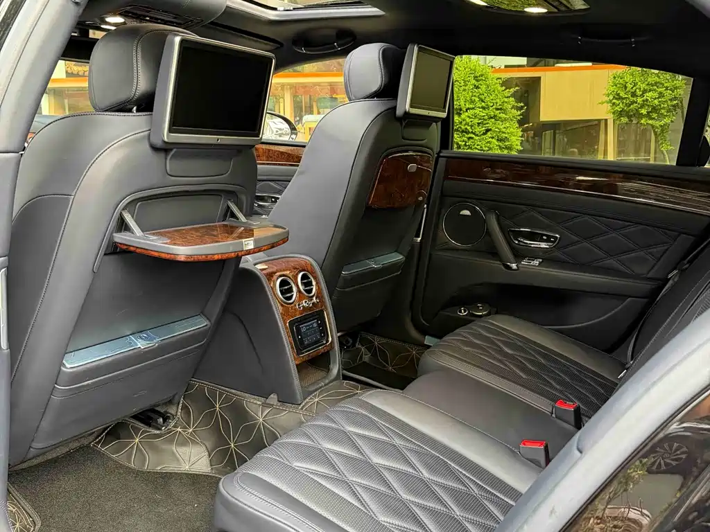 Bentley Flying Spur — миниатюра 3