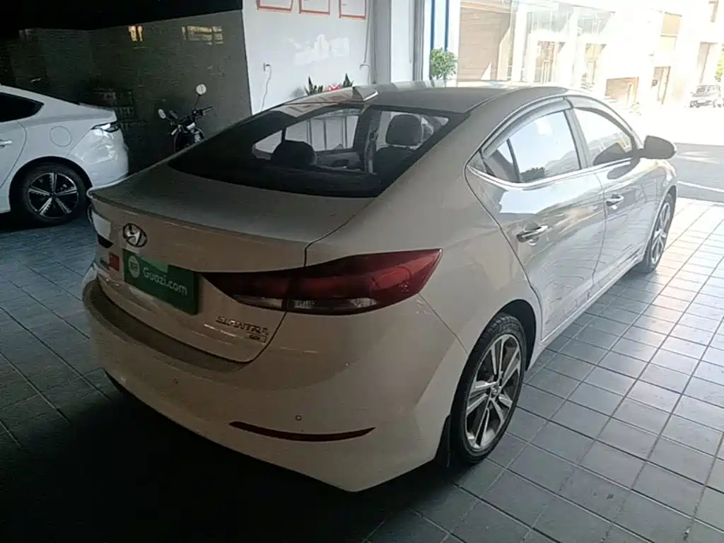 Hyundai Elantra — миниатюра 7