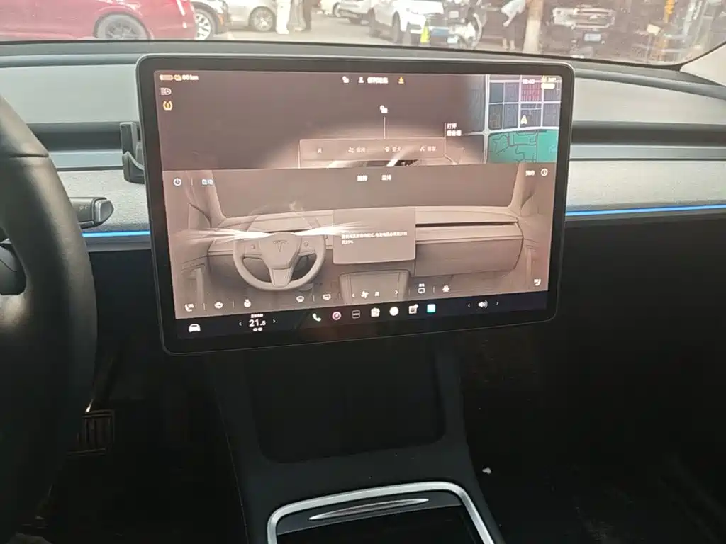Tesla Model Y — миниатюра 13