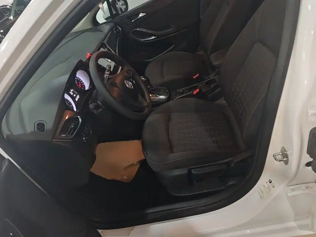 Buick Verano — миниатюра 15