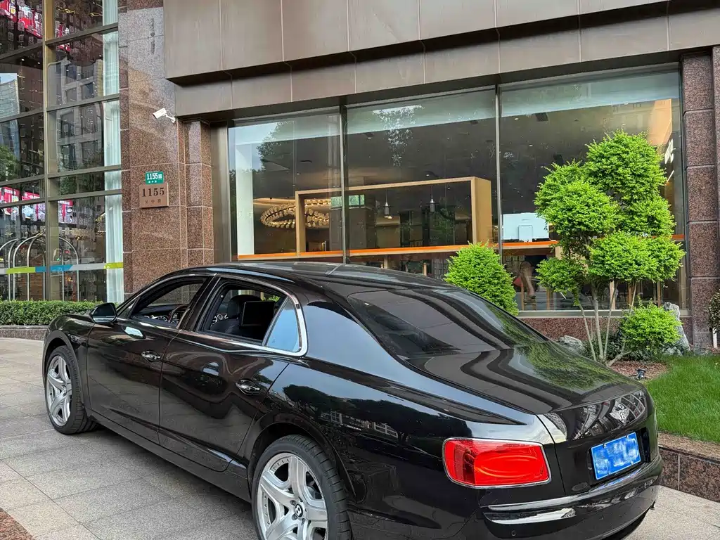 Bentley Flying Spur — миниатюра 12