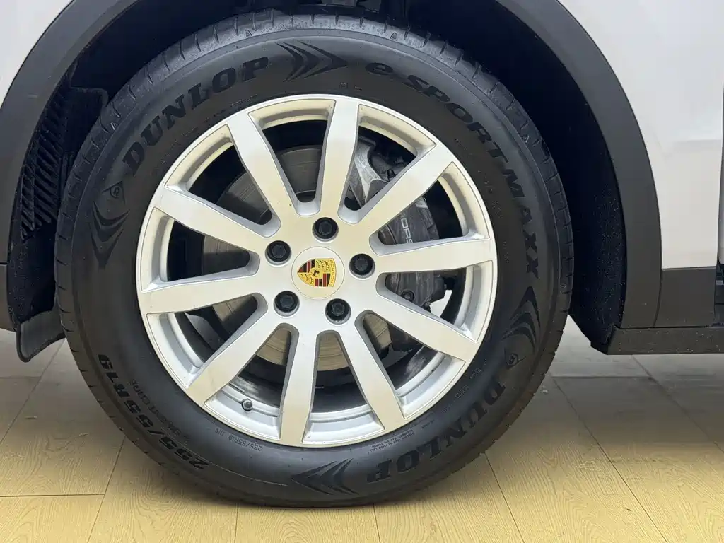 Porsche Cayenne — миниатюра 5