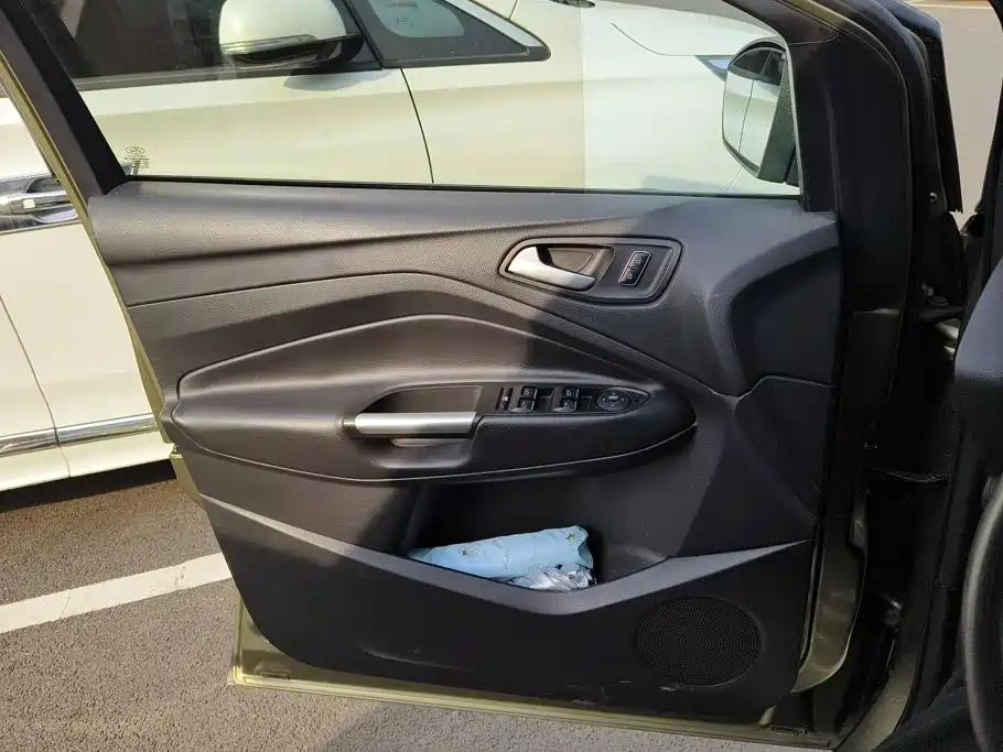 Ford Kuga — миниатюра 7