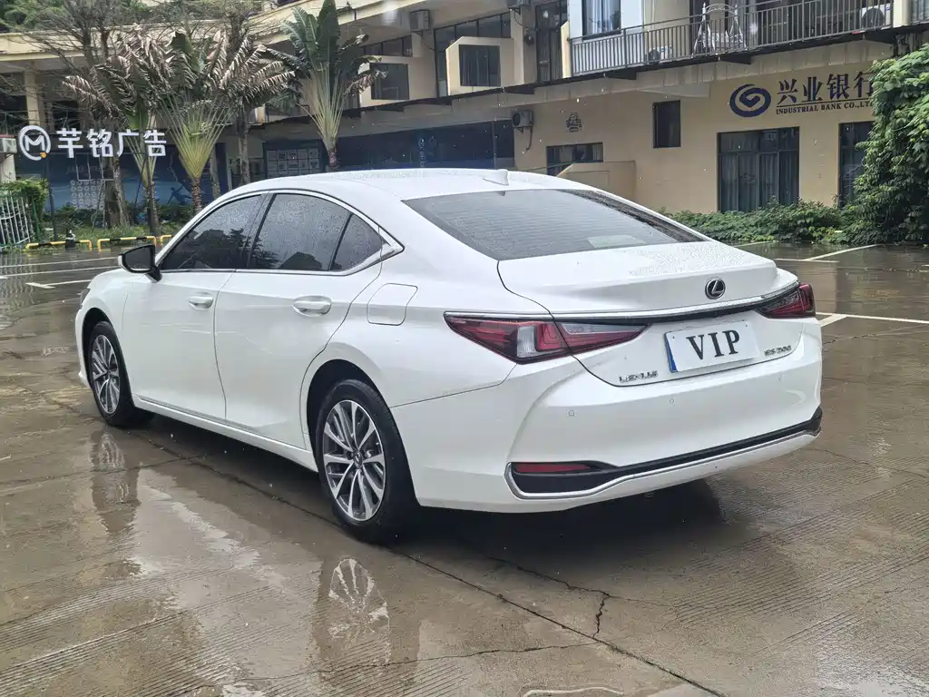 Lexus ES — миниатюра 5