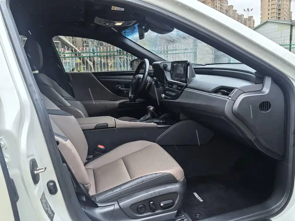 Lexus ES — миниатюра 11