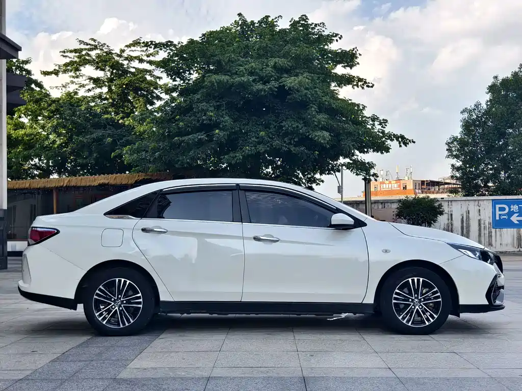 Venucia D60 EV — миниатюра 7