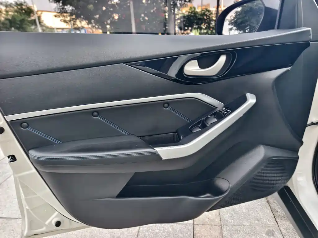 Venucia D60 EV — миниатюра 16