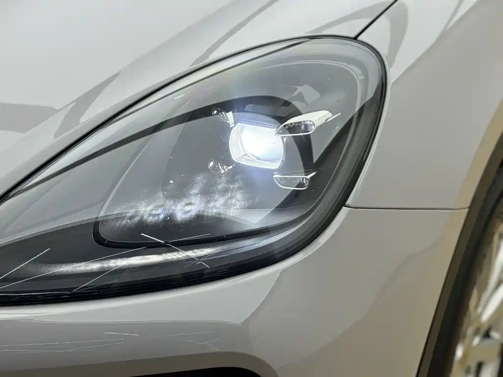 Porsche Cayenne — миниатюра 4