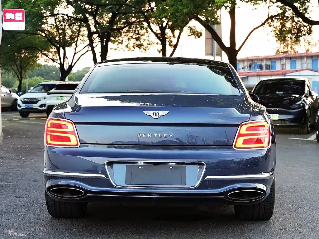 Bentley Flying Spur — миниатюра 11