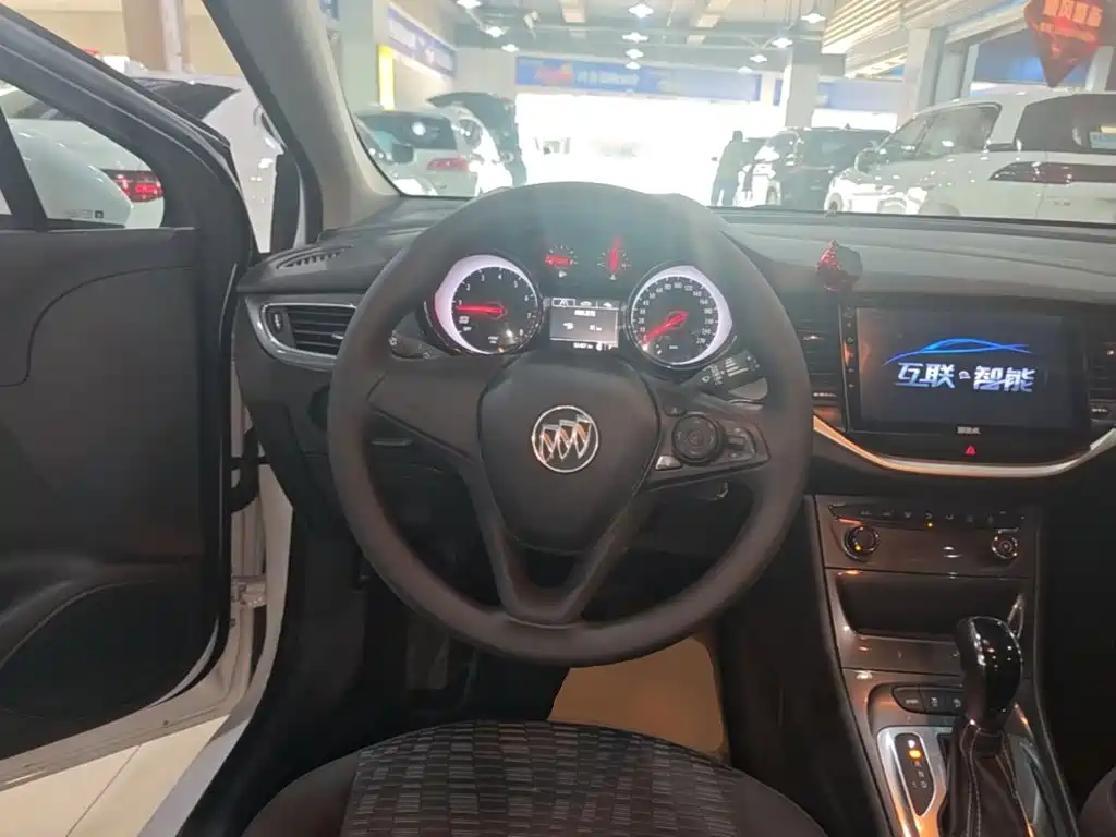 Buick Verano — миниатюра 11