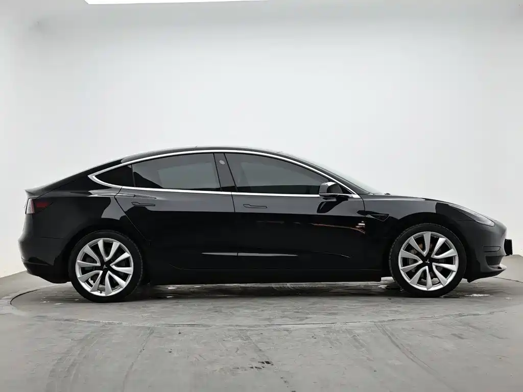 Tesla Model 3 — миниатюра 5