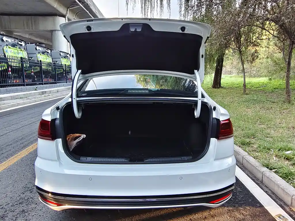 Volkswagen Bora — миниатюра 6