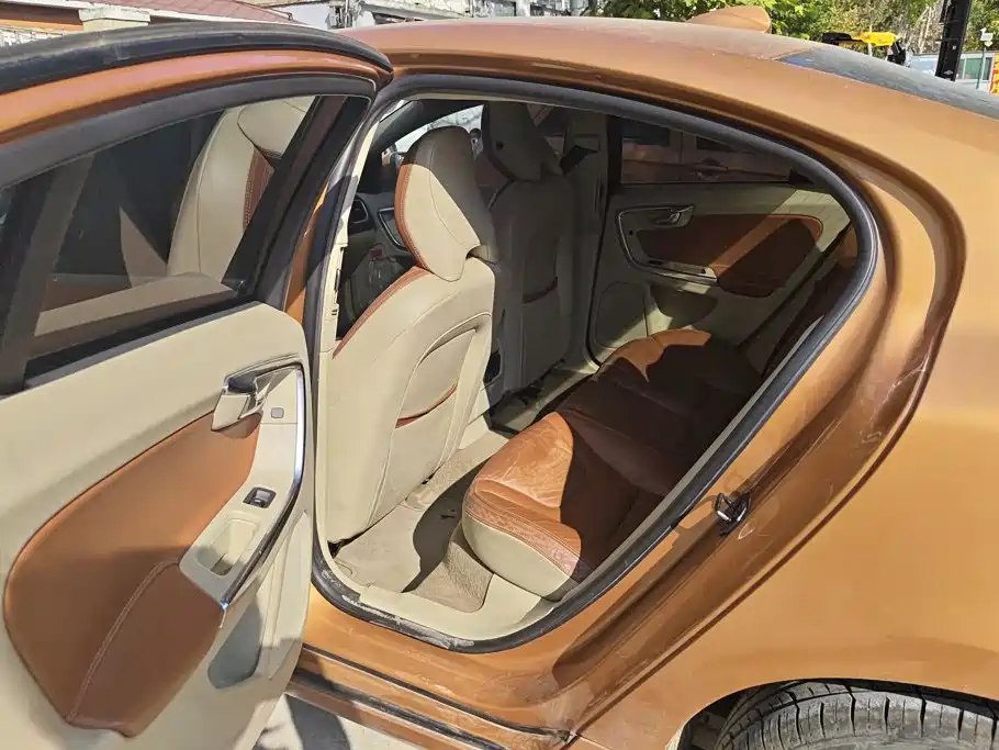 Volvo S60 (Import) — миниатюра 11