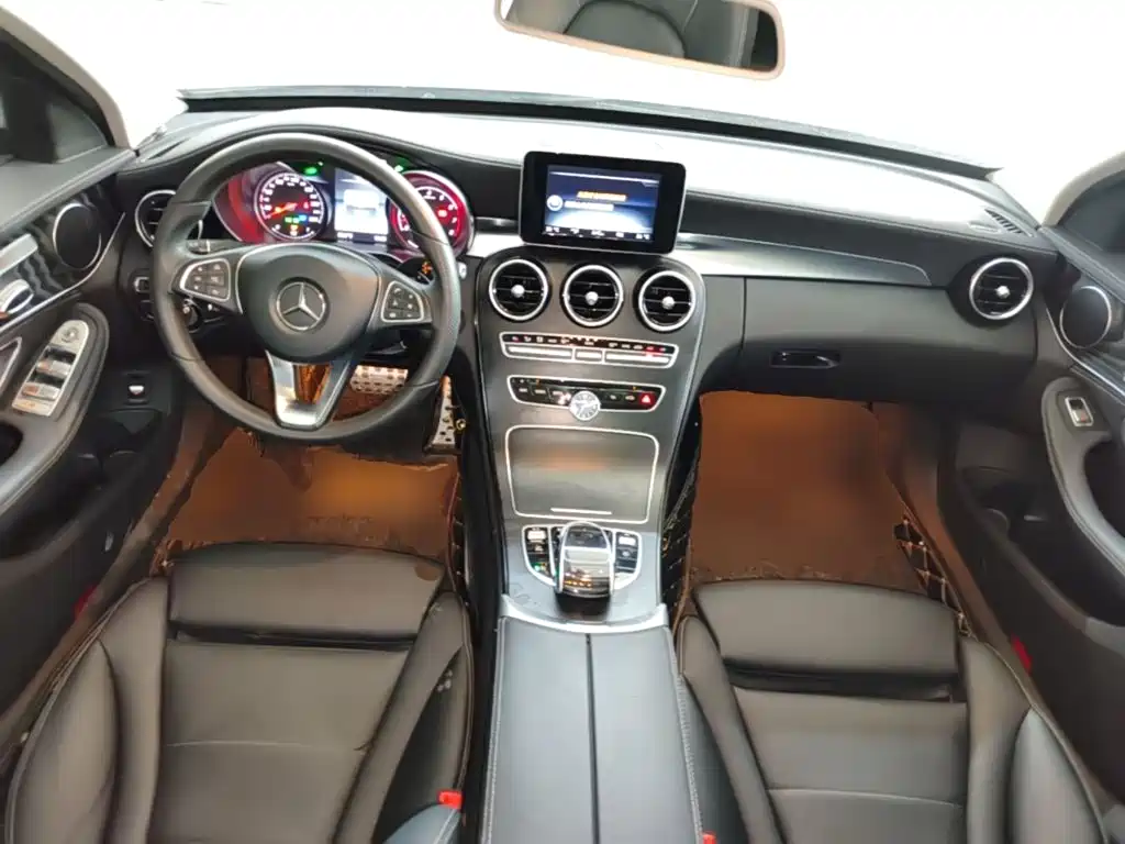 Mercedes-Benz C-Class — миниатюра 6