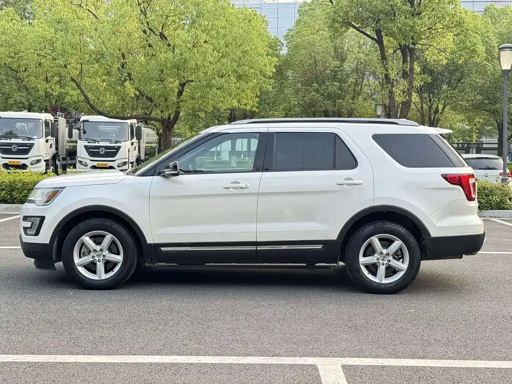 Ford Explorer (Import) — миниатюра 3
