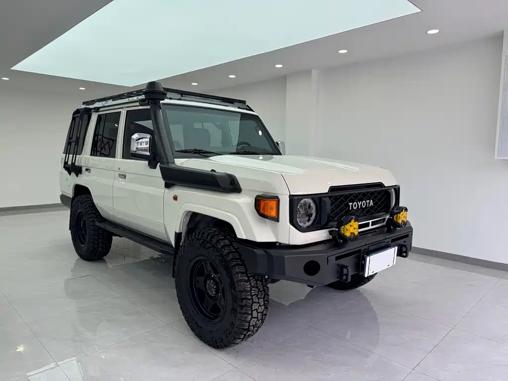 Toyota Land Cruiser LC76 2025 2.8T