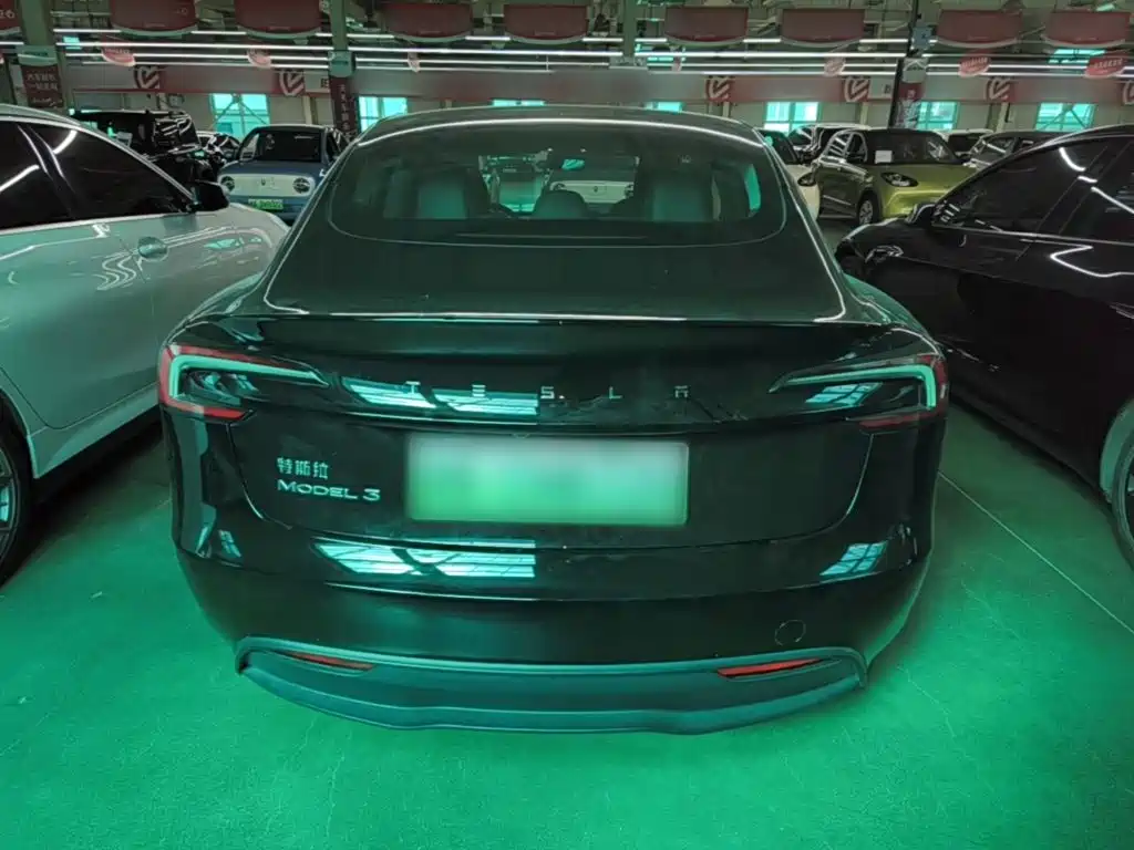 Tesla Model 3 — миниатюра 6