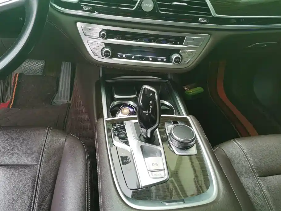 BMW 7 Series — миниатюра 16