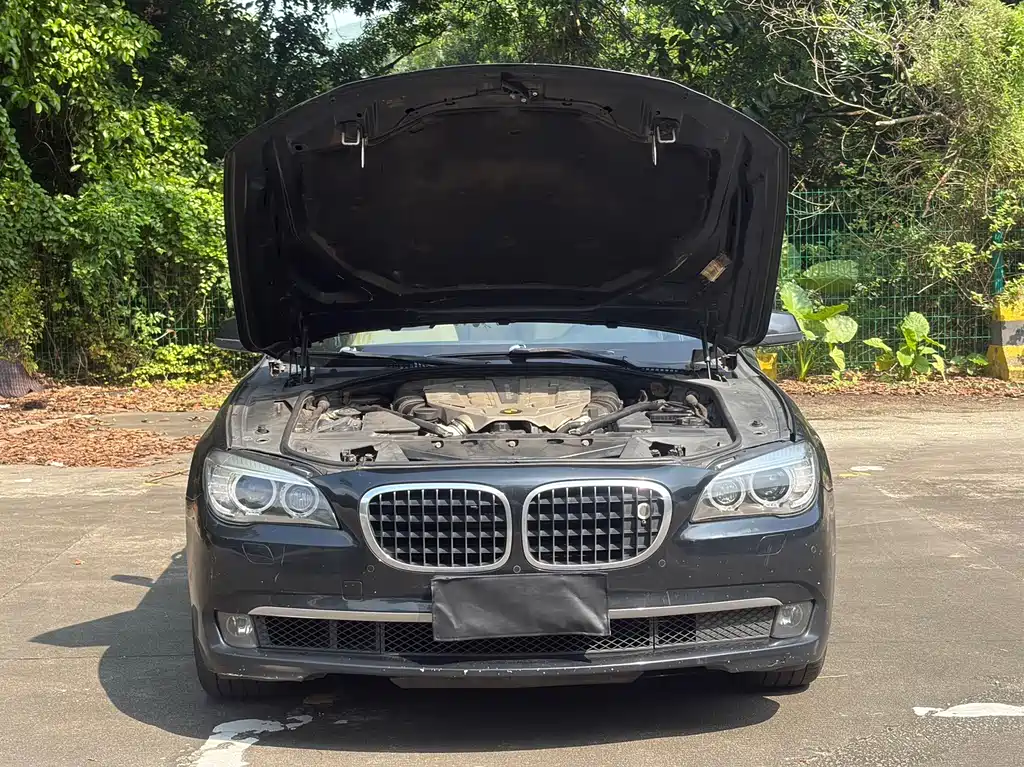 BMW 7 Series — миниатюра 15