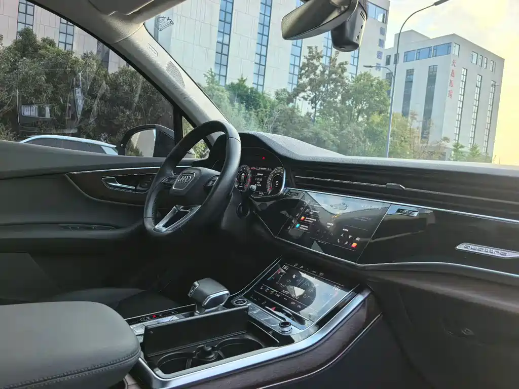 Audi Q7 — миниатюра 6