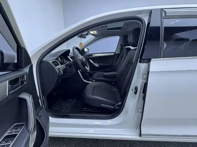 Skoda Rapid — миниатюра 11