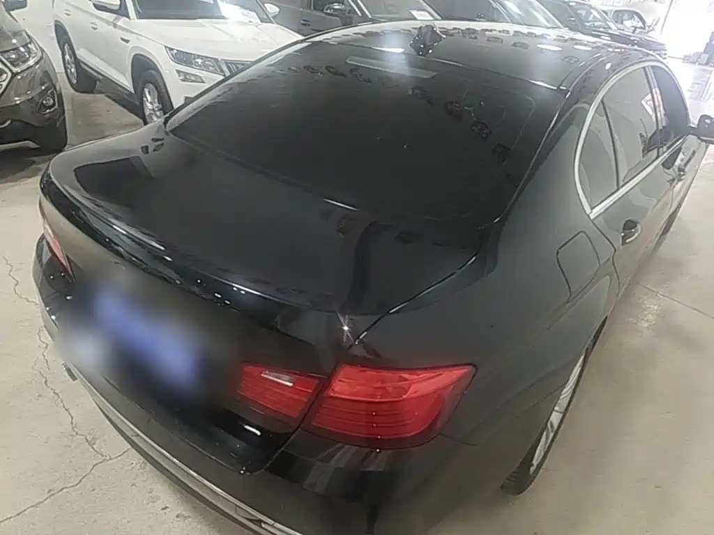 BMW 5 Series — миниатюра 7