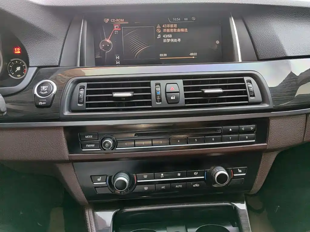 BMW 5 Series — миниатюра 13