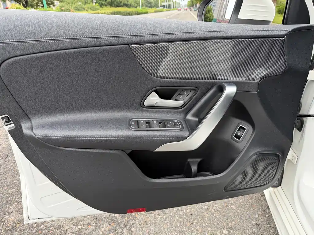Mercedes-Benz A-Class — миниатюра 8
