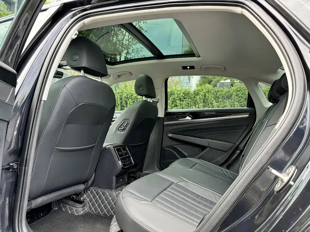 Volkswagen Passat PHEV — миниатюра 18