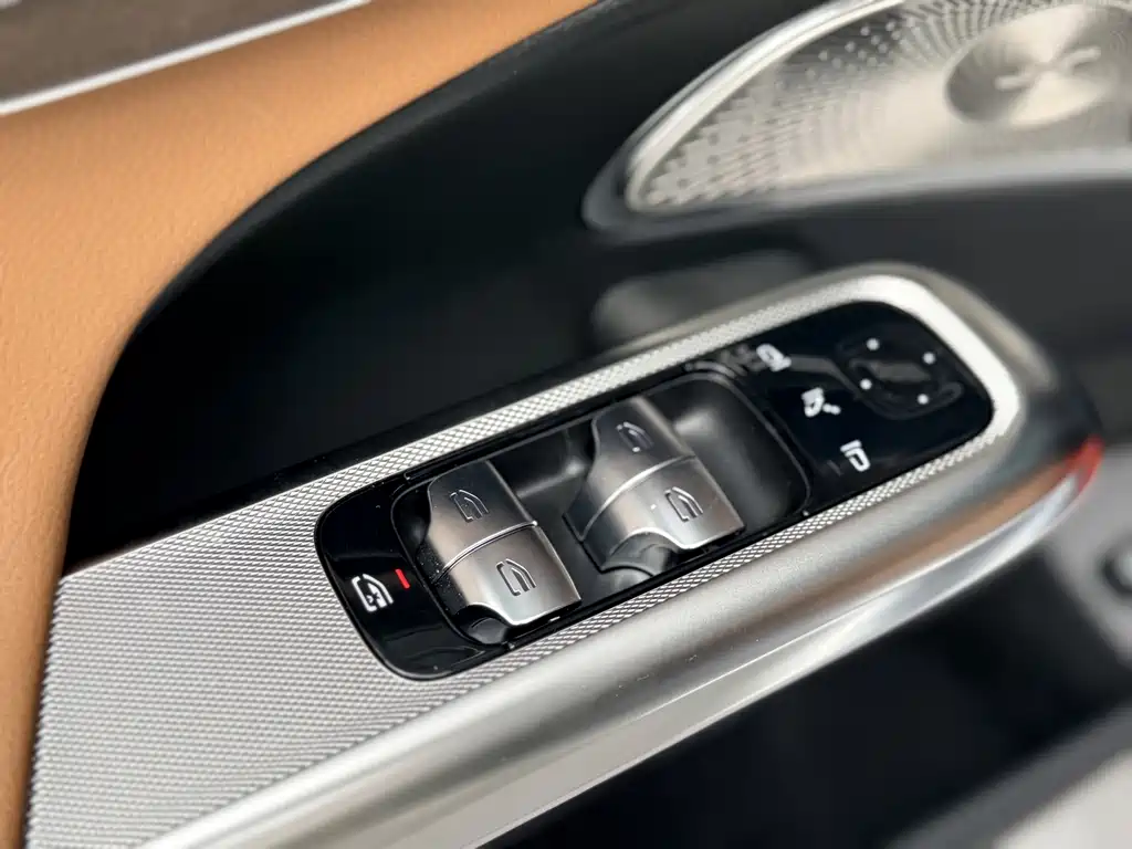 Mercedes-Benz E-Class — миниатюра 19