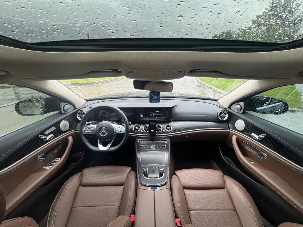 Mercedes-Benz E-Class — миниатюра 10